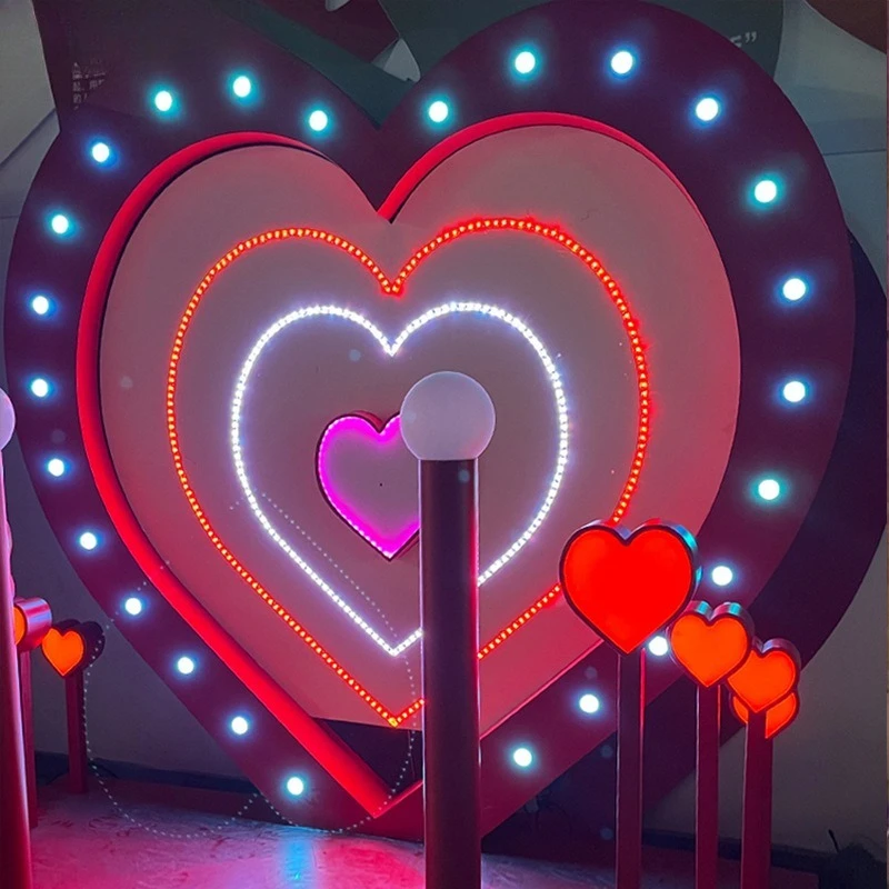 Hände halten mit Liebesstromerzeugungsgerät Umgebungslichtern