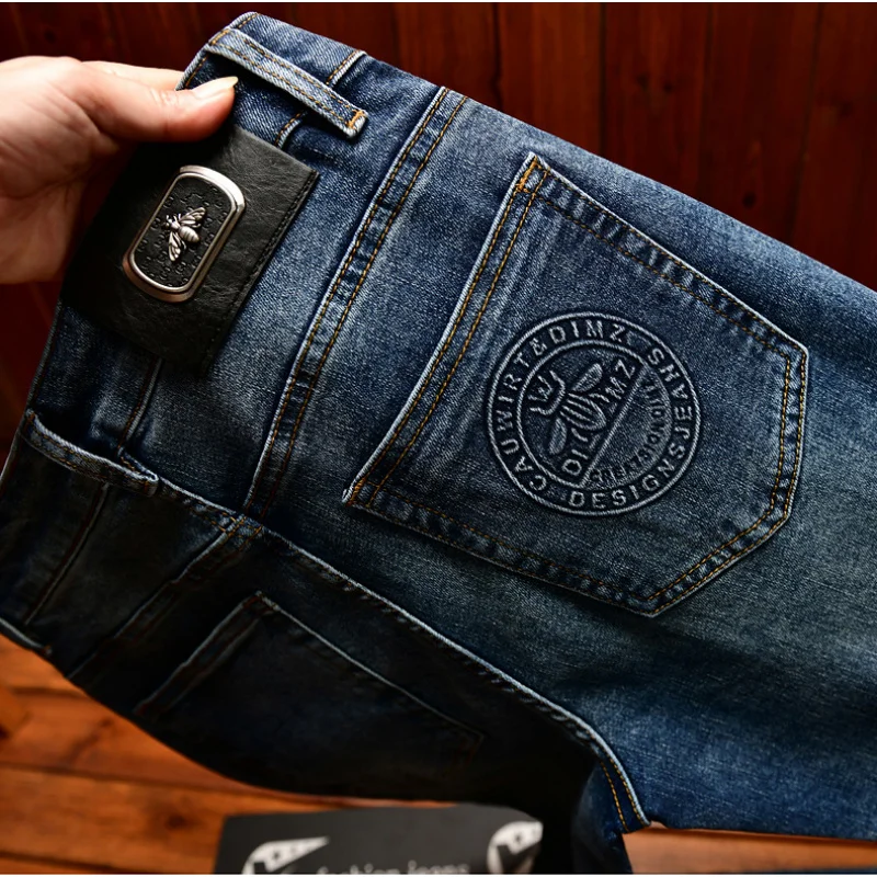 بنطال جينز رجالي فاخر خفيف بقصة ضيقة وأنبوب مستقيم صغير عصري وعصري من قماش الدنيم المطاطي وبسيط للخريف