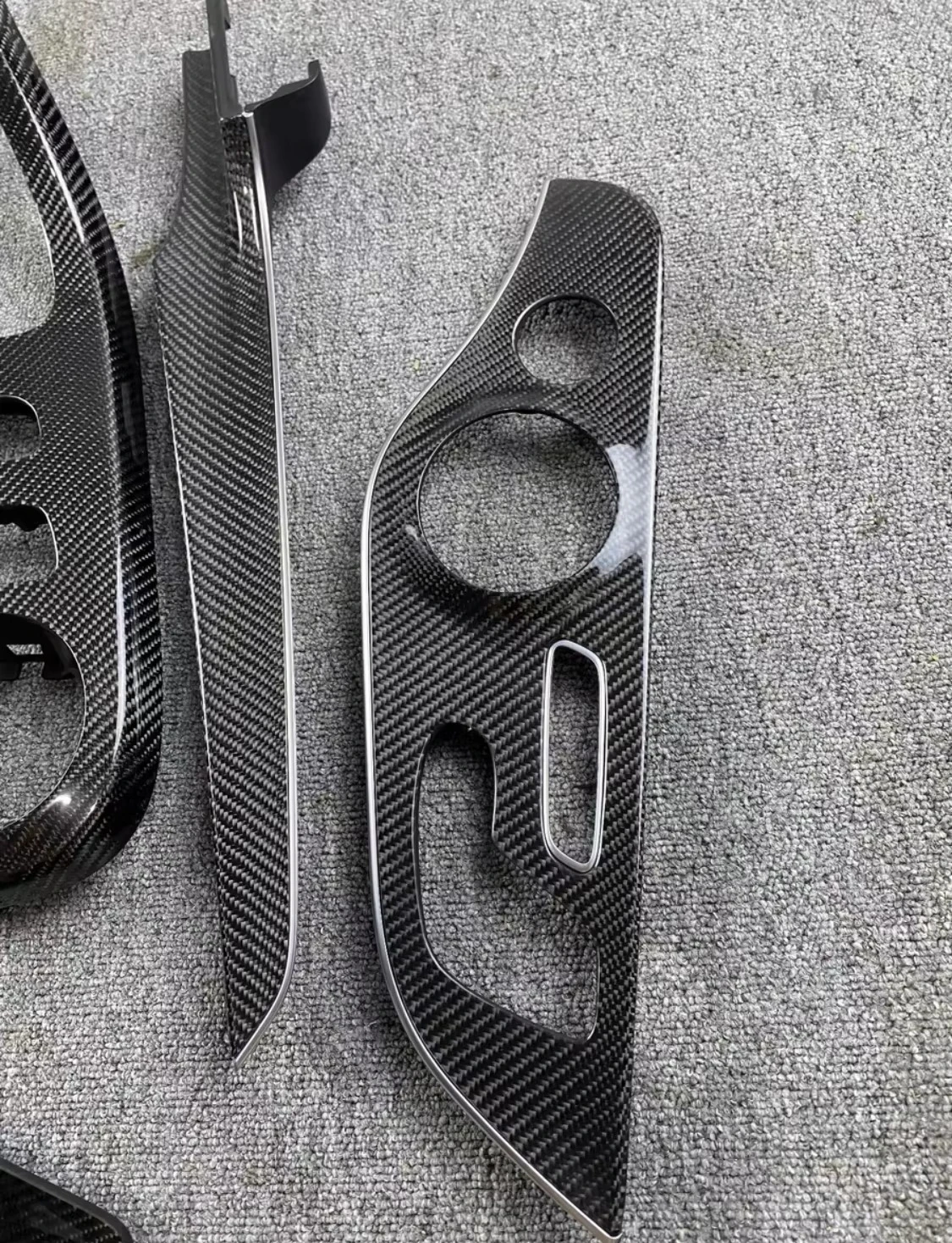 Customized W204 W507 for Genuine Dry Carbon Fiber Interior Carbon Fiber Style Central Control Panel Modification