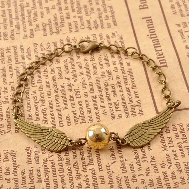 

Men's and women's creative Golden Snitch Bracelet film peripheral alloy Vintage Gryffindor jewelry gift