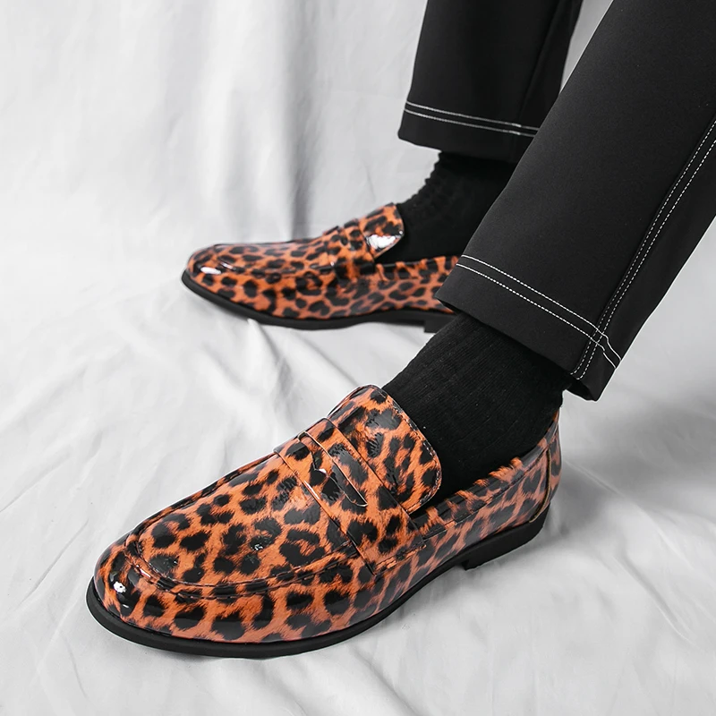 Zapatos de cuero de lujo para hombre, mocasines de leopardo a la moda, cómodos zapatos informales sin cordones para fiesta de negocios, mocasines de talla grande 38-46