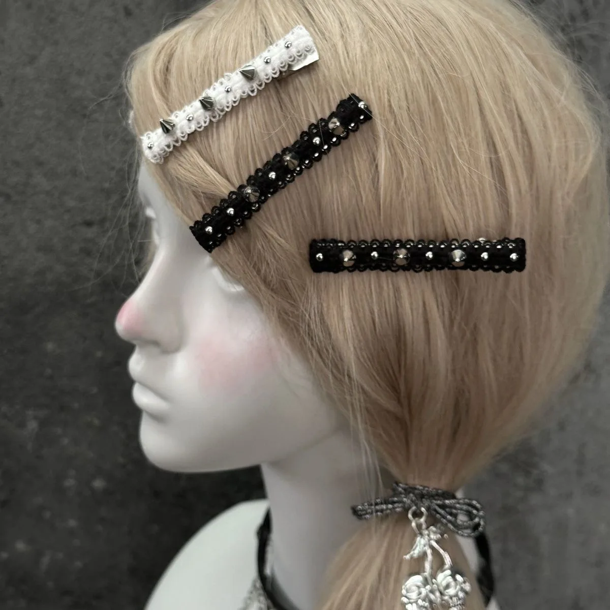 Y2K Original Design Black White Rivet Lace Hair Clip Bangs Clip Punk Subculture Gothic Side Clip Lolita Hair Accessories