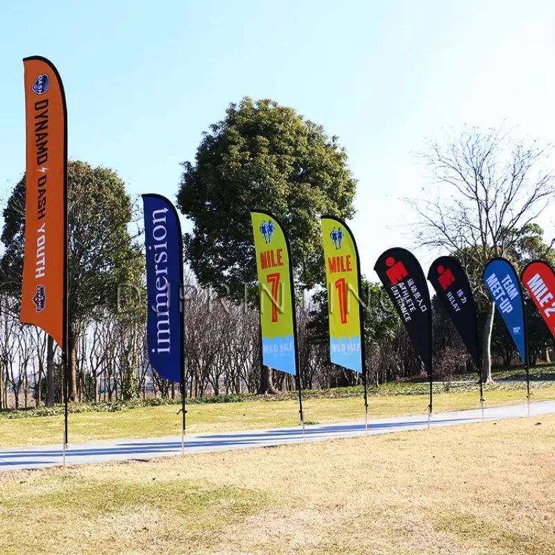 

【Hot】Polyester Cus-tom Flying Beach Advertising Flags and Banners with Flagpole Printed logo Waterdrop Flags