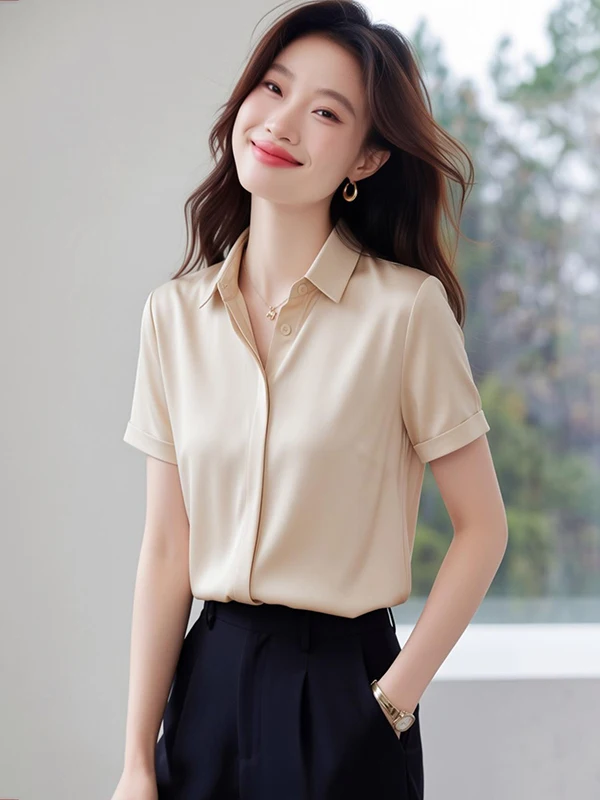 

Летняя женская шифоновая рубашка 2026: легкая, приталенная, с воротником, коротким рукавом, из мягкой атласной ткани, в деловом стиле, модная