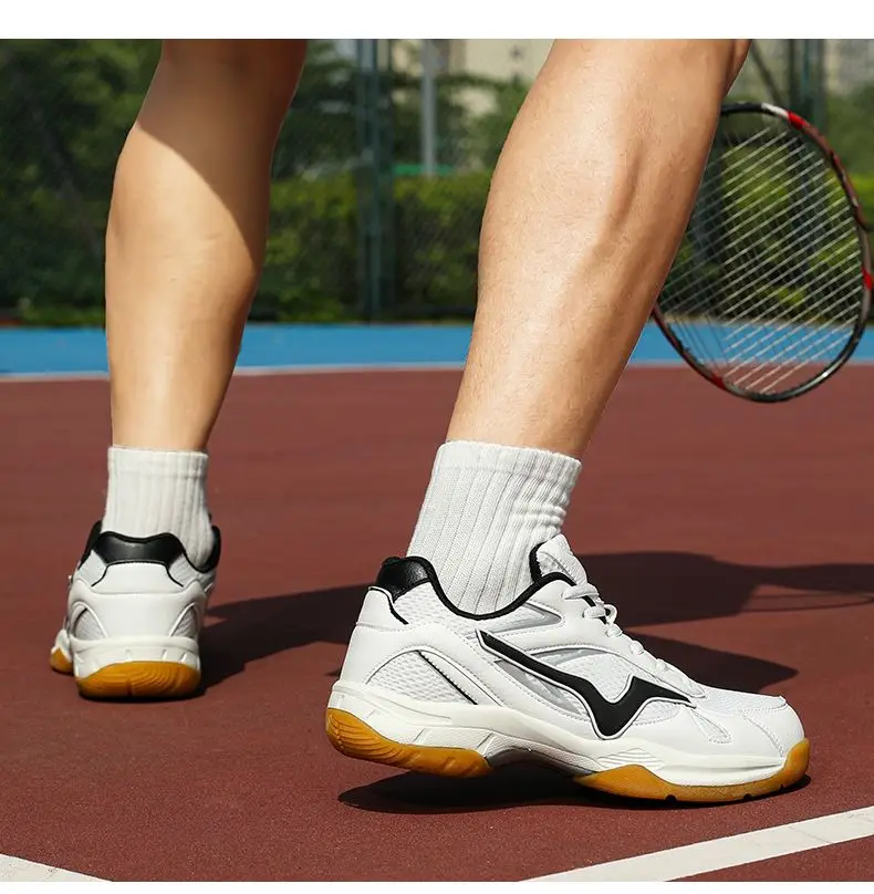 

Classic brand badminton shoes Neutral comfortable sports shoes Couple models 36-45 yards men's women's luxury brand table tennis