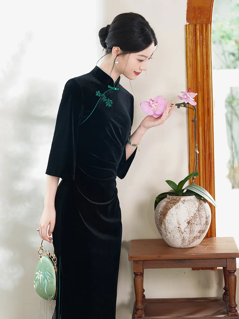 

Осень 2021, новое китайское стильное улучшенное темпераментное черное бархатное дизайнерское платье Cheongsam для женщин, платье Ципао