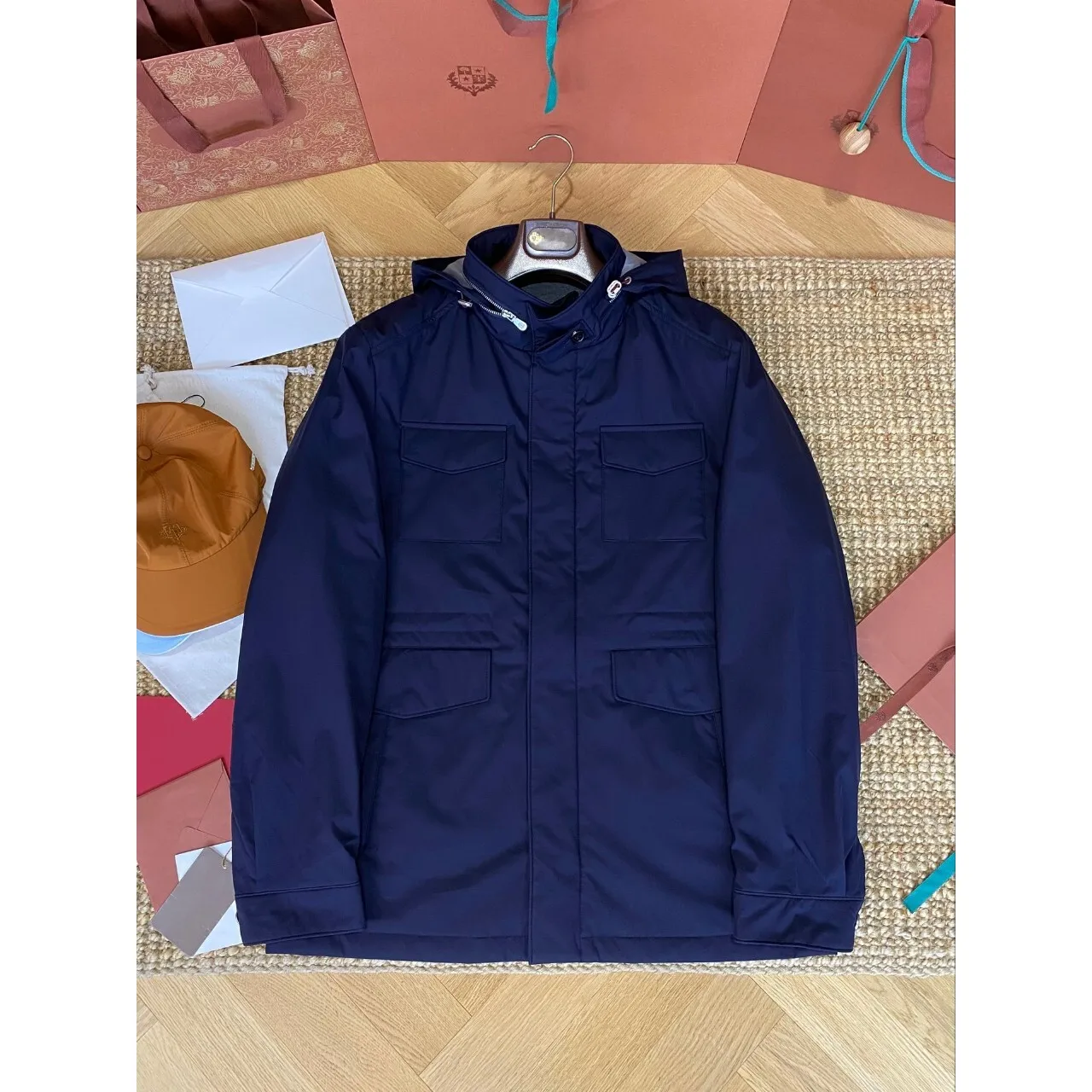 

Мужская высококачественная рабочая куртка из хлопка с множеством карманов и капюшоном, гладкая, мягкая на ощупь, свободного кроя, для повседневной носки.