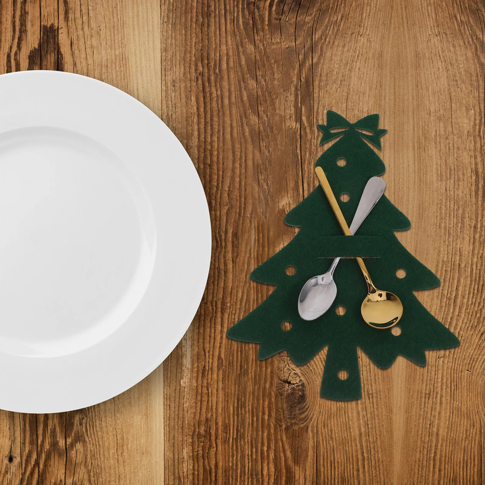 

4Pcs Christmas Tree Cutlery Holders Silverware Sleeves for Festive Table Decor and Holiday Parties Christmas Table Decor