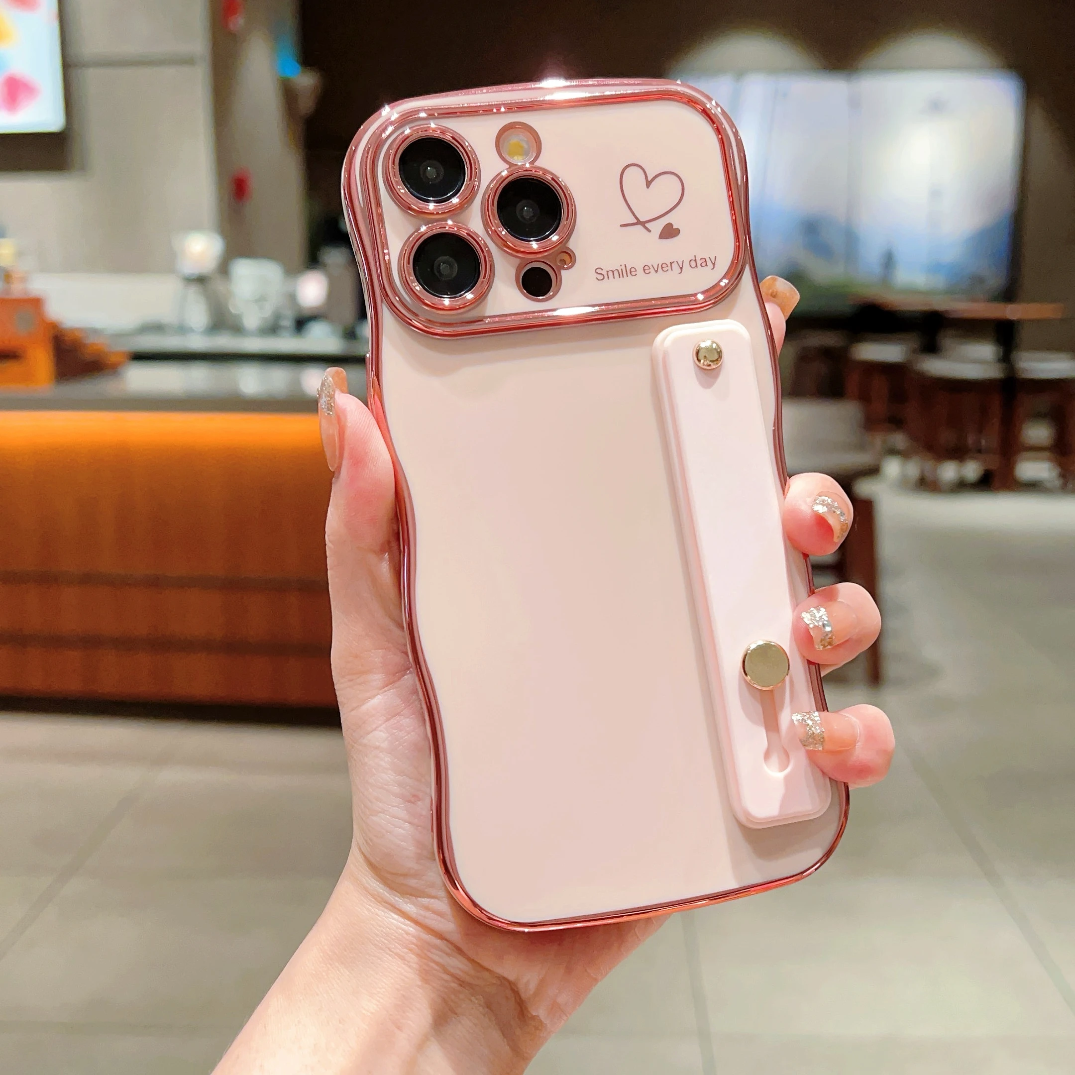 

Luxurious phone case with a built-in stand, suitable for iPhone 16, 15, 14, 13, 12, and 11. Featuring exquisite heart-shaped des