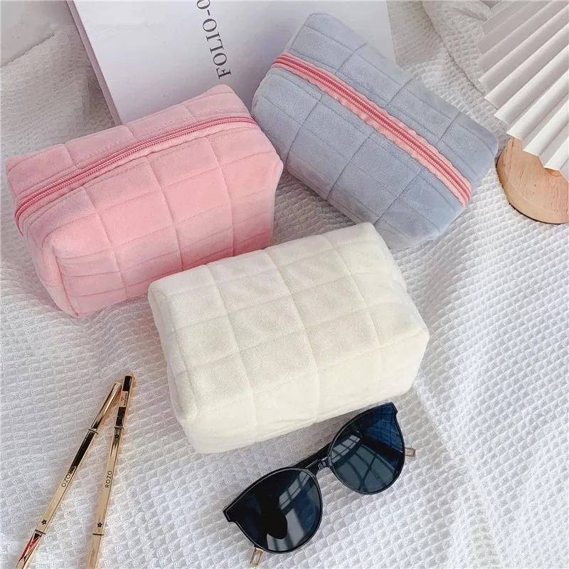 

Zipper Large Solid Color Cosmetic Bag Cute Fur Makeup Bag for Women Travel Make Up Toiletry Bag Washing Pouch Plush Pen Pouch