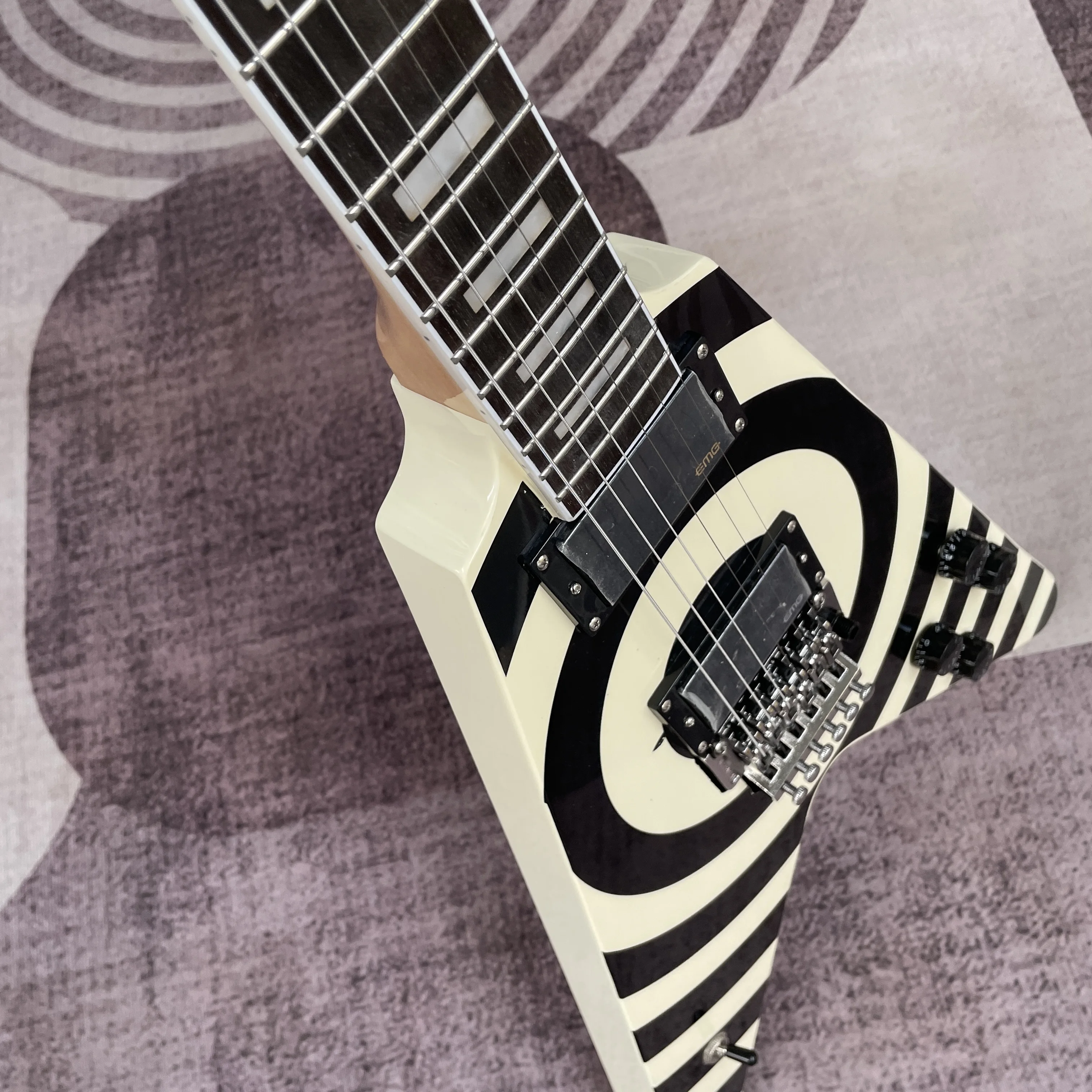 

Желтая электрогитара ZakFly V HH Gold Hardware Tremolo Быстрая доставка