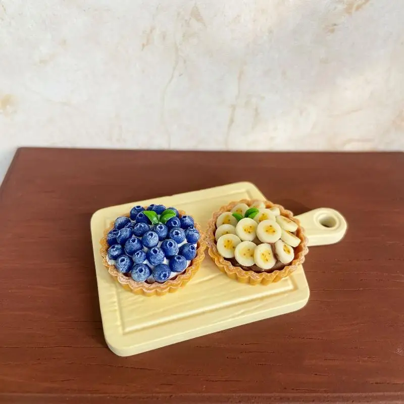 1 Stück Miniatur-Blaubeer-Bananen-Turm Puppenhaus-Lebensmittelmodell; Niedliches Spielzeug-Puppenküchen-Zubehör