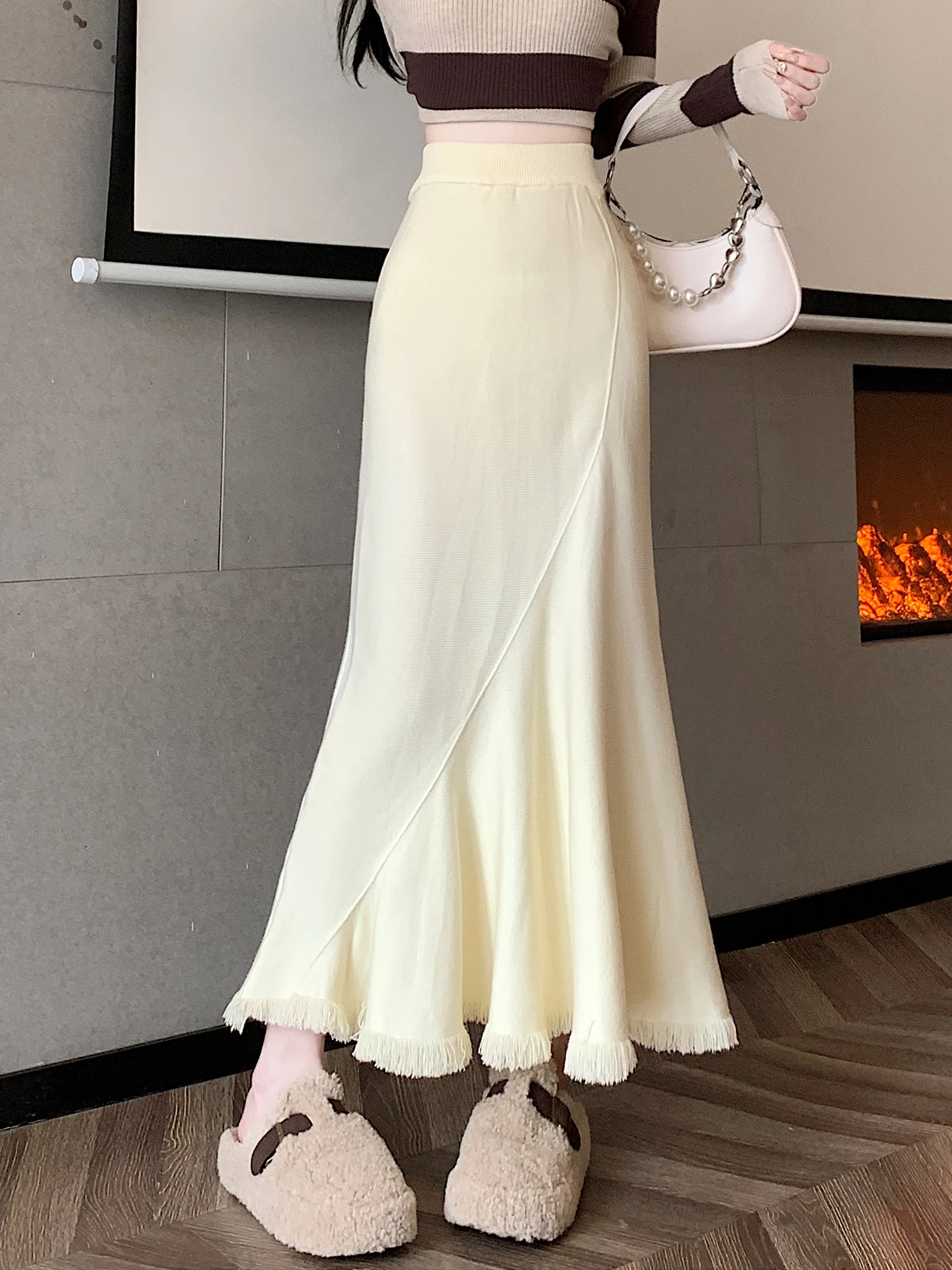 Khaki Tassel Knitted High Waist Slim A-Line Woolen  Skirt Women's Autumn Fish Tail Skirt Bodycon Draped Fullness