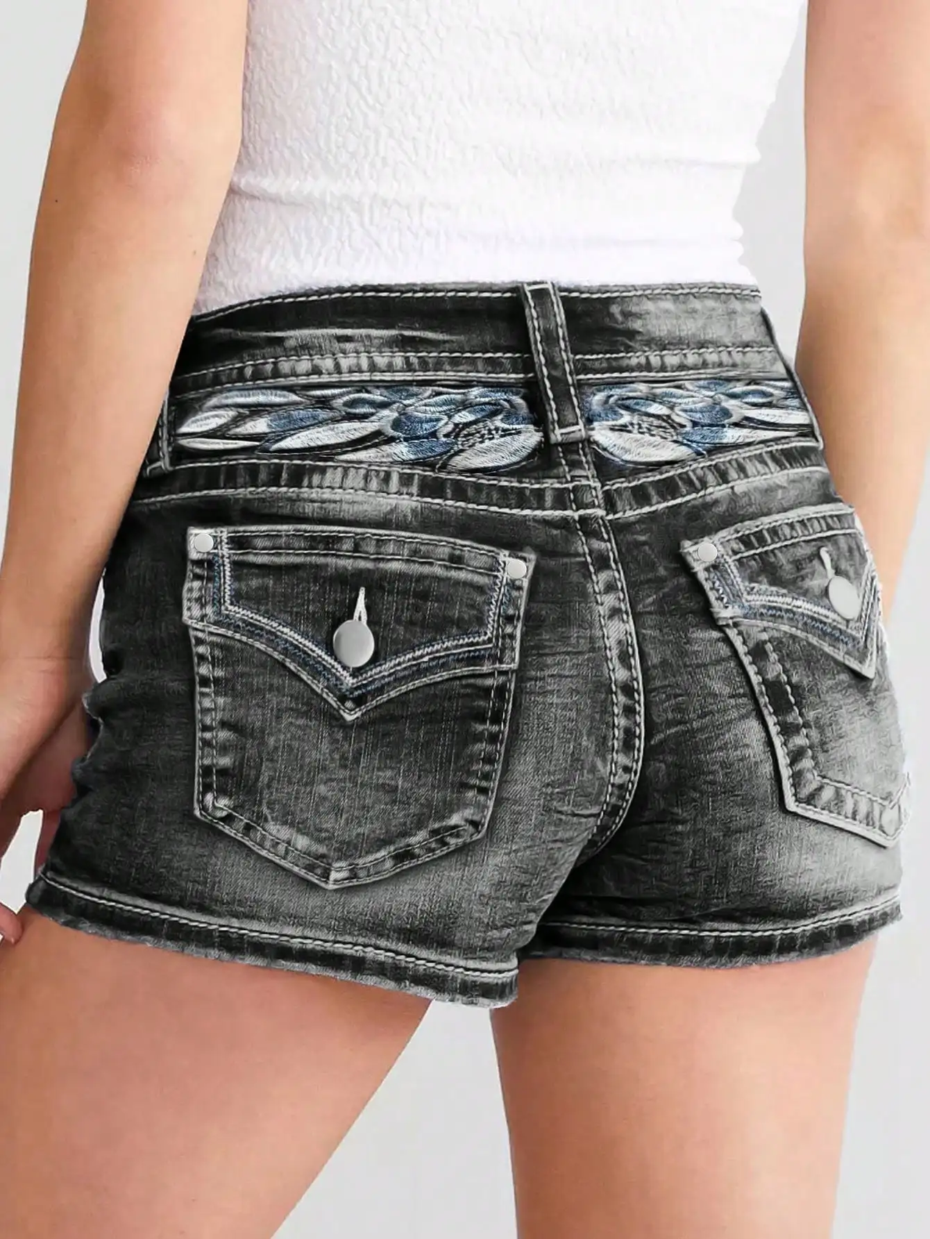 Pantalones cortos vaqueros sexys ajustados para mujer con bordado: moda de verano elegante y cómoda