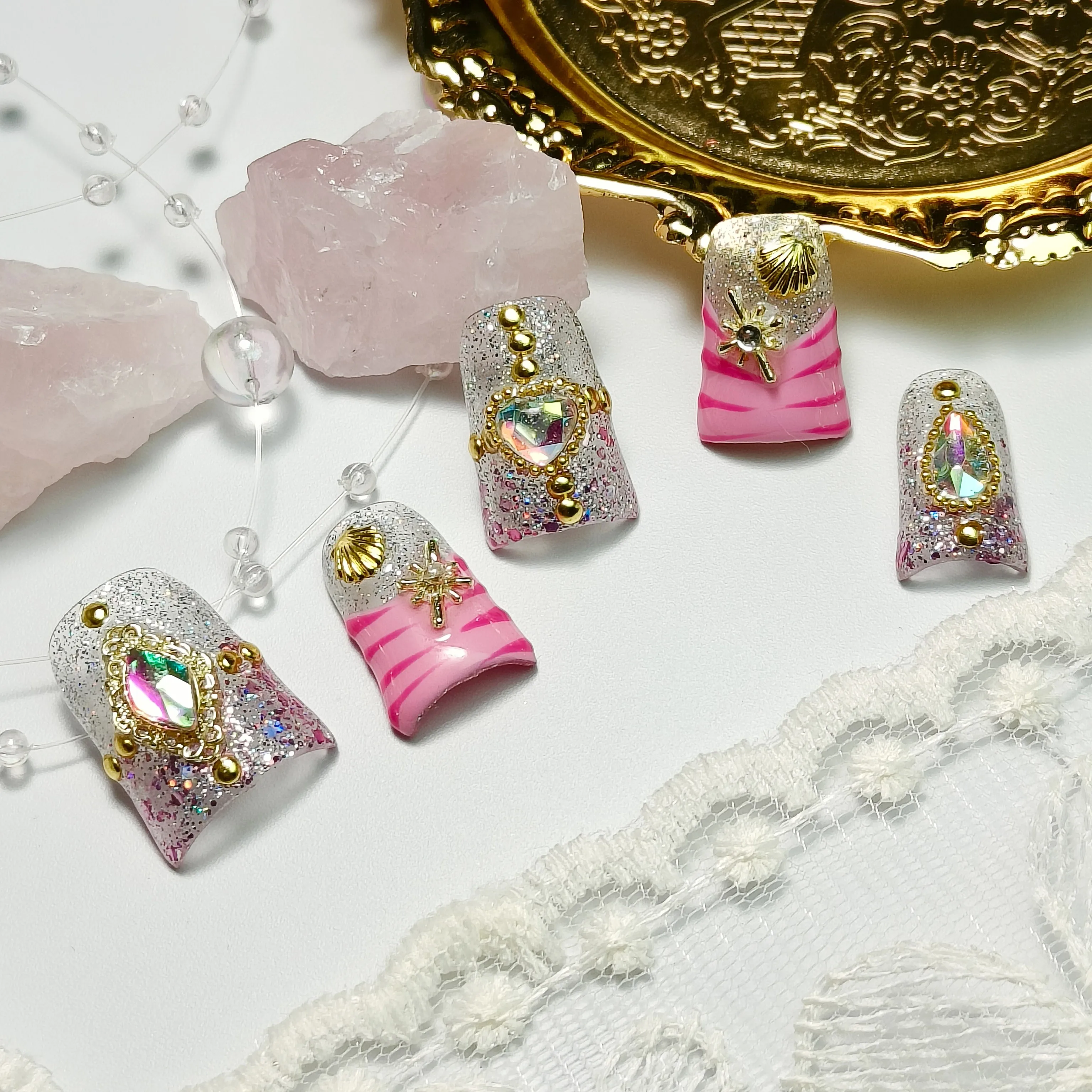 10 pezzi di unghie finte, stile fata di lusso, glitter rosa-argento, conchiglia e gemme, strass 3D, fatte a mano