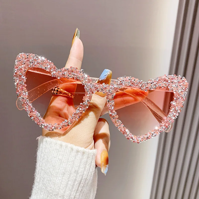 نظارات شمسية كلاسيكية على شكل قلب مع أحجار الراين للنساء 2025 نظارات شمسية حلوة أصلية جديدة ظلال زخرفية عصرية