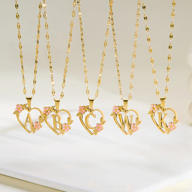 Collar con iniciales de flores delicadas de Color dorado para mujer, gargantilla con letras de corazón de acero inoxidable a la moda, regalos de joyería del alfabeto