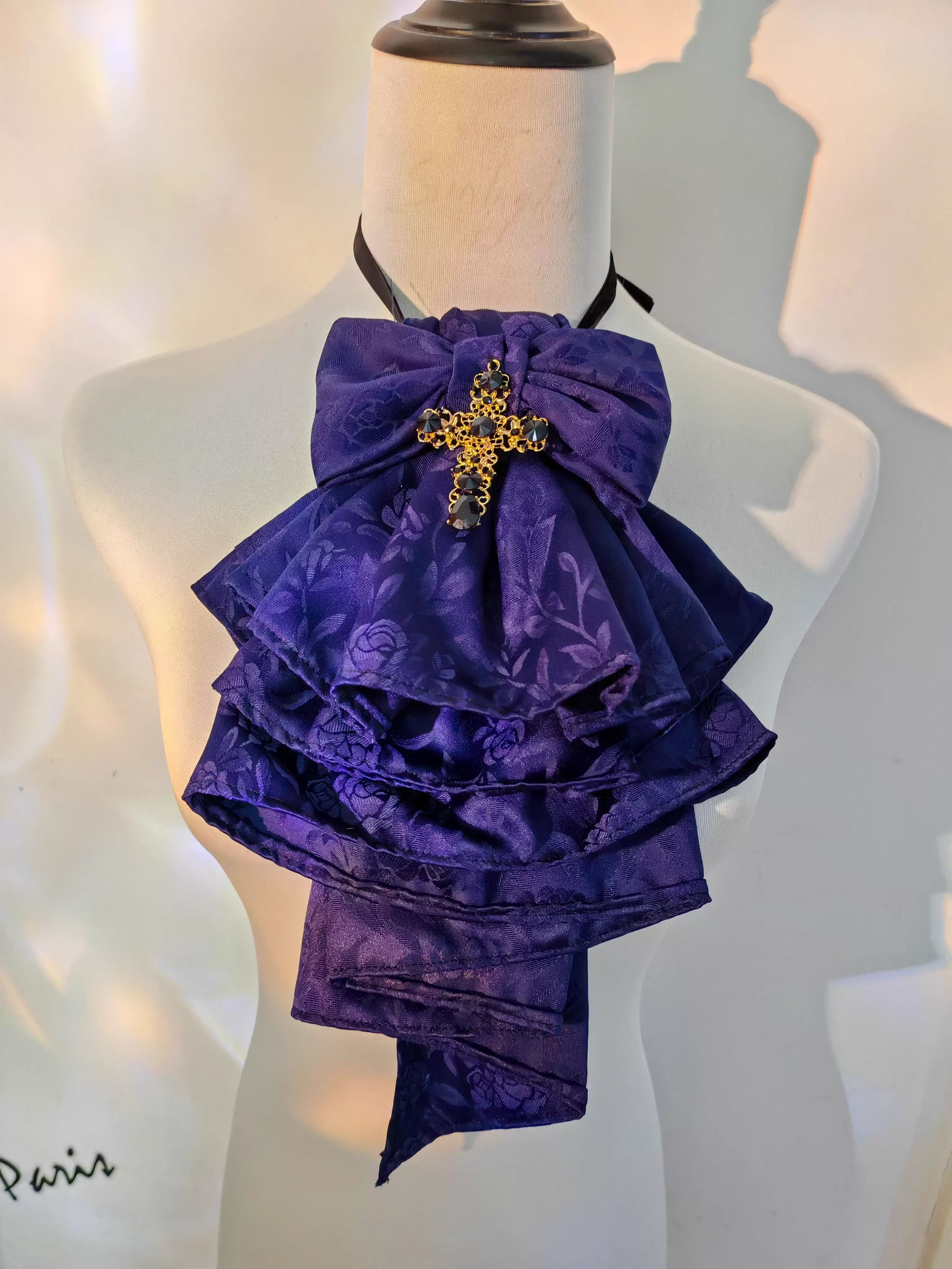 عصابة رأس كلاسيكية مصنوعة يدويًا باللون الأزرق الداكن على الطراز الأوروبي مع وشاح شيفون لامع متعدد الطبقات كإكسسوار لـ cosp #5