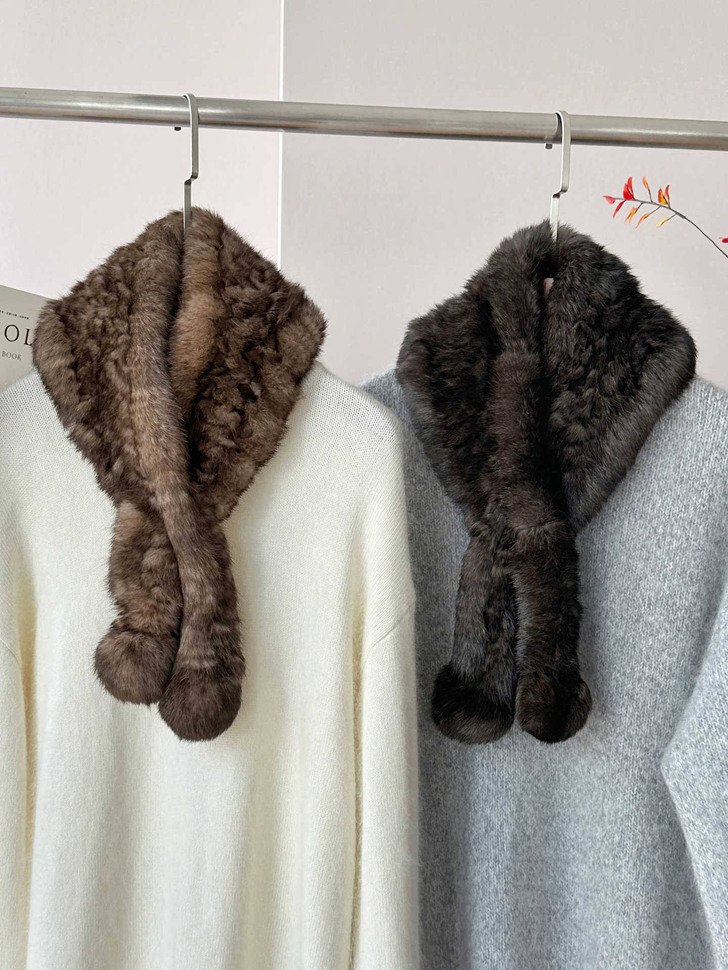 sciarpa-in-pelliccia-di-coniglio-spessa-sciarpa-invernale-da-donna-calda-alla-moda-versatile-carina-con-pon-pon-morbida-in-pelle-a-doppio-lato