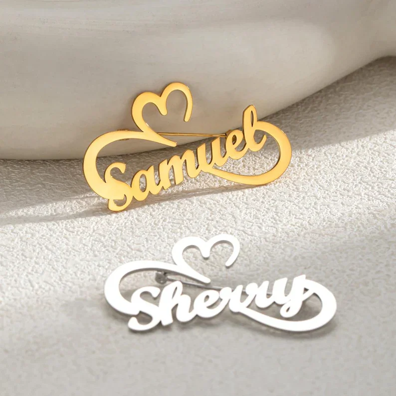 Personalized Name Brooch for Women Ribbon Heart Design Custom Monogram Lapel Pin Elegant Wedding Jewelry Gift for Bride Mom
