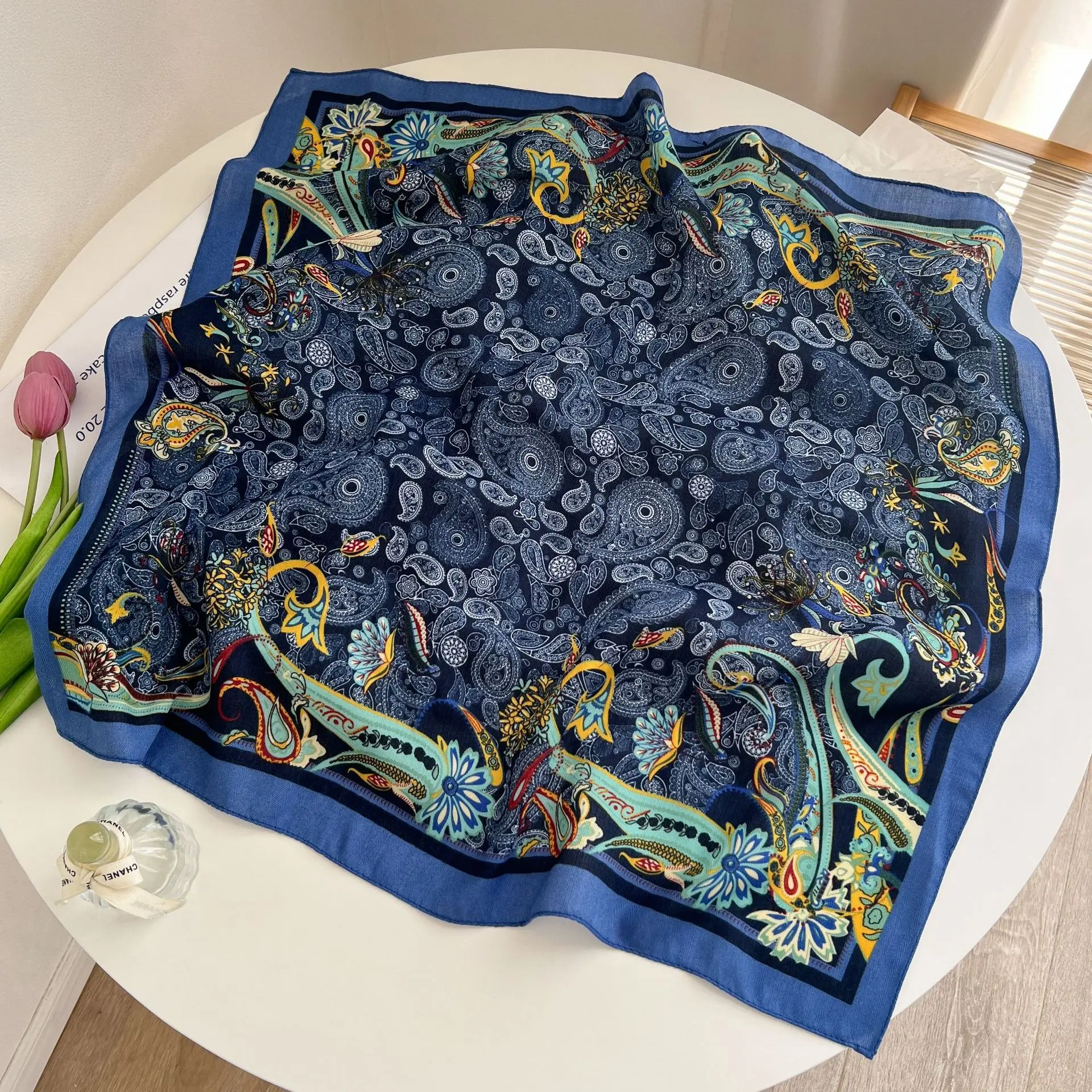 Модные и универсальные профессиональные аксессуары, украшение для сумки, женский маленький носовой платок 70 см с контрастным принтом