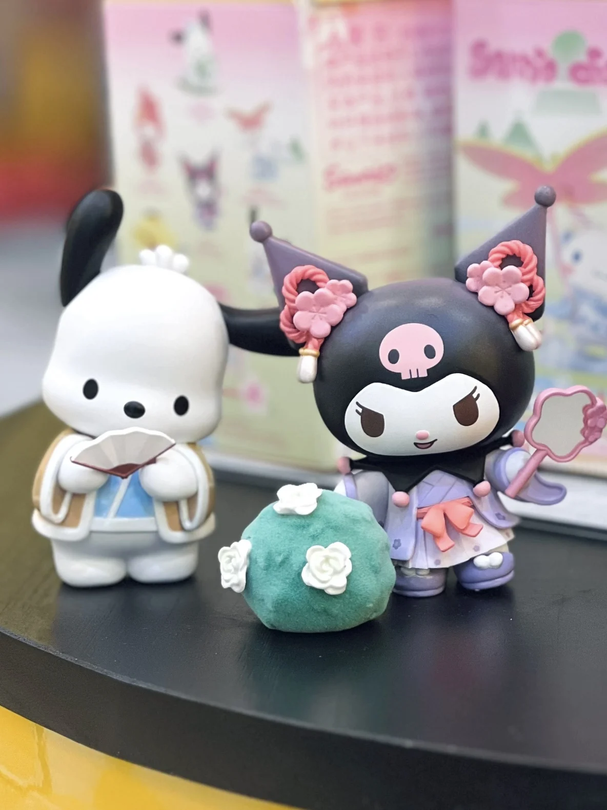 Hello Kitty Figure Ornamenten Nieuwe Rijm Bloemenjurk Kuromi Pochacco Kawaii Cinnamoroll Desktop Model Speelgoed Kind Festival Cadeau