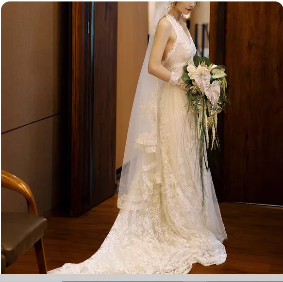 غابة المطيرة الاستوائية |   شلال يحمل الزهور الاصطناعية |   دعائم التصوير الفوتوغرافي لحفلات الزفاف في الفندق والحلي الفاخرة للمنزل