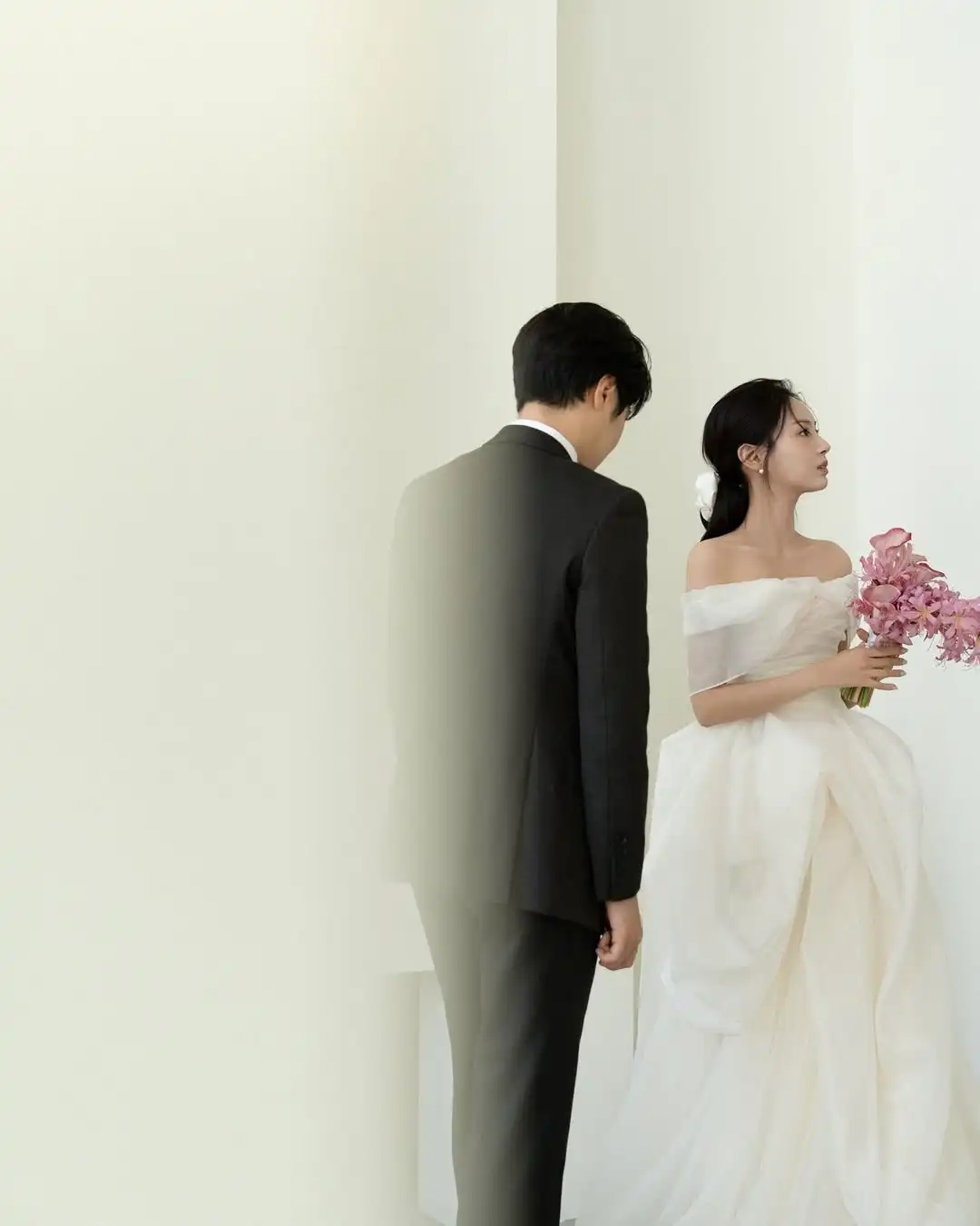 Giyu الأميرة قبالة الكتف ألف خط فستان الزفاف تول فستان زفاف كوريا التقطت الصور الزفاف وثنيات قصيرة الأكمام الطابق طول