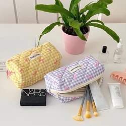 Custodia per trucco da viaggio con fiocco carino a scacchi con borsa da toilette con cerniera custodia per cosmetici trapuntata in cotone per donne e ragazze