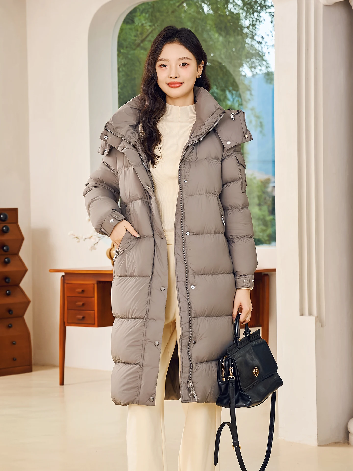 

Женская удлиненная зимняя куртка Fay-Fayee с капюшоном, новая модель, с вышитым логотипом, теплая, универсальная верхняя одежда, утолщенная, удлиненная.