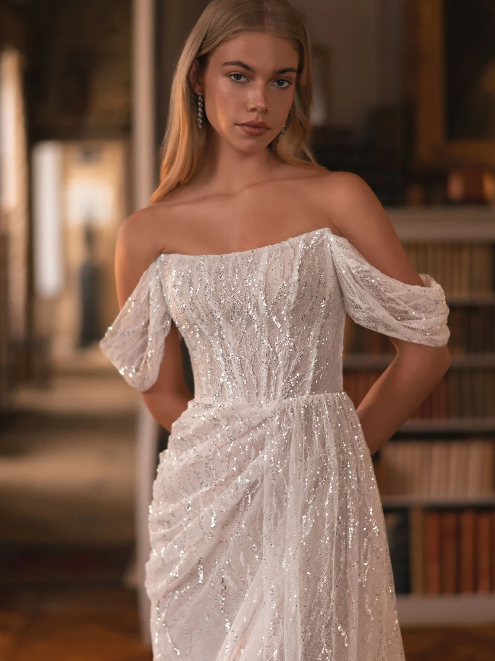 Dazzling Off Shoulder Elegant Mermaid Lace Wedding Dress Fashionable Corset Vintage Pleated Tulle Bridal Gown Customized