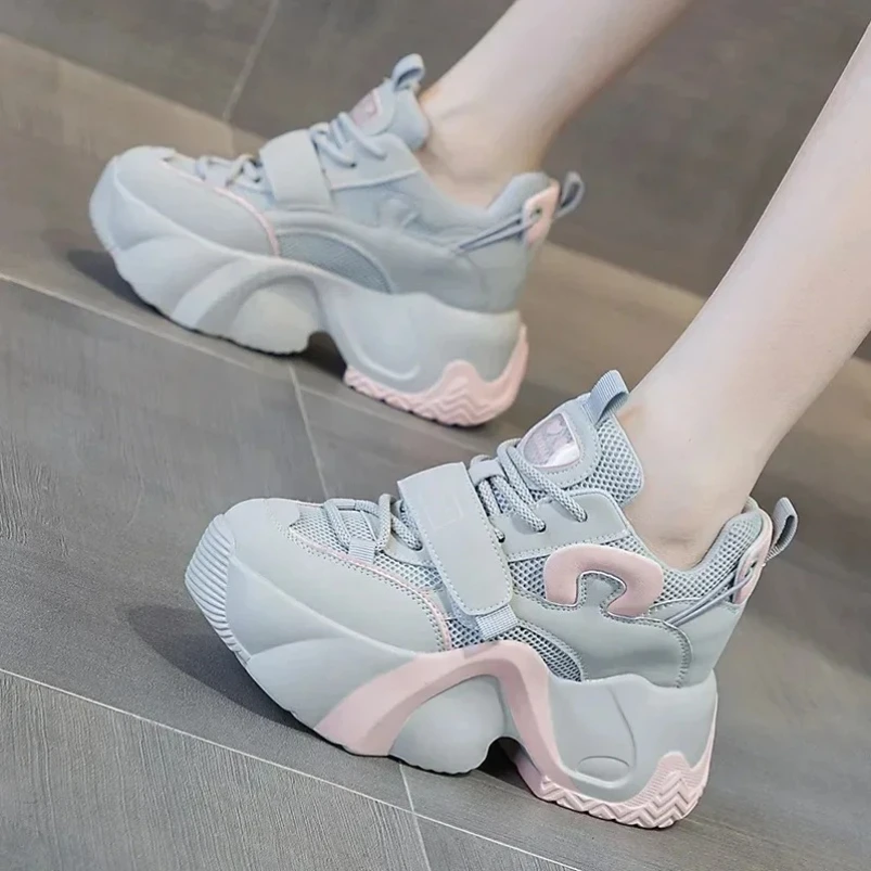 

2025 8 см повседневная обувь с воздушной сеткой, летние вулканизированные дышащие кроссовки из натуральной кожи на массивном каблуке, кроссовки на платформе и танкетке