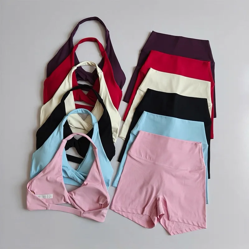 Sexy Neckholder-Sport-BH mit offenem Rücken und stützendem Design für Damen, 2-teiliges Outfit mit hochtaillierten Shorts für Pilates, Yoga, Laufen und Training. – Detail 27