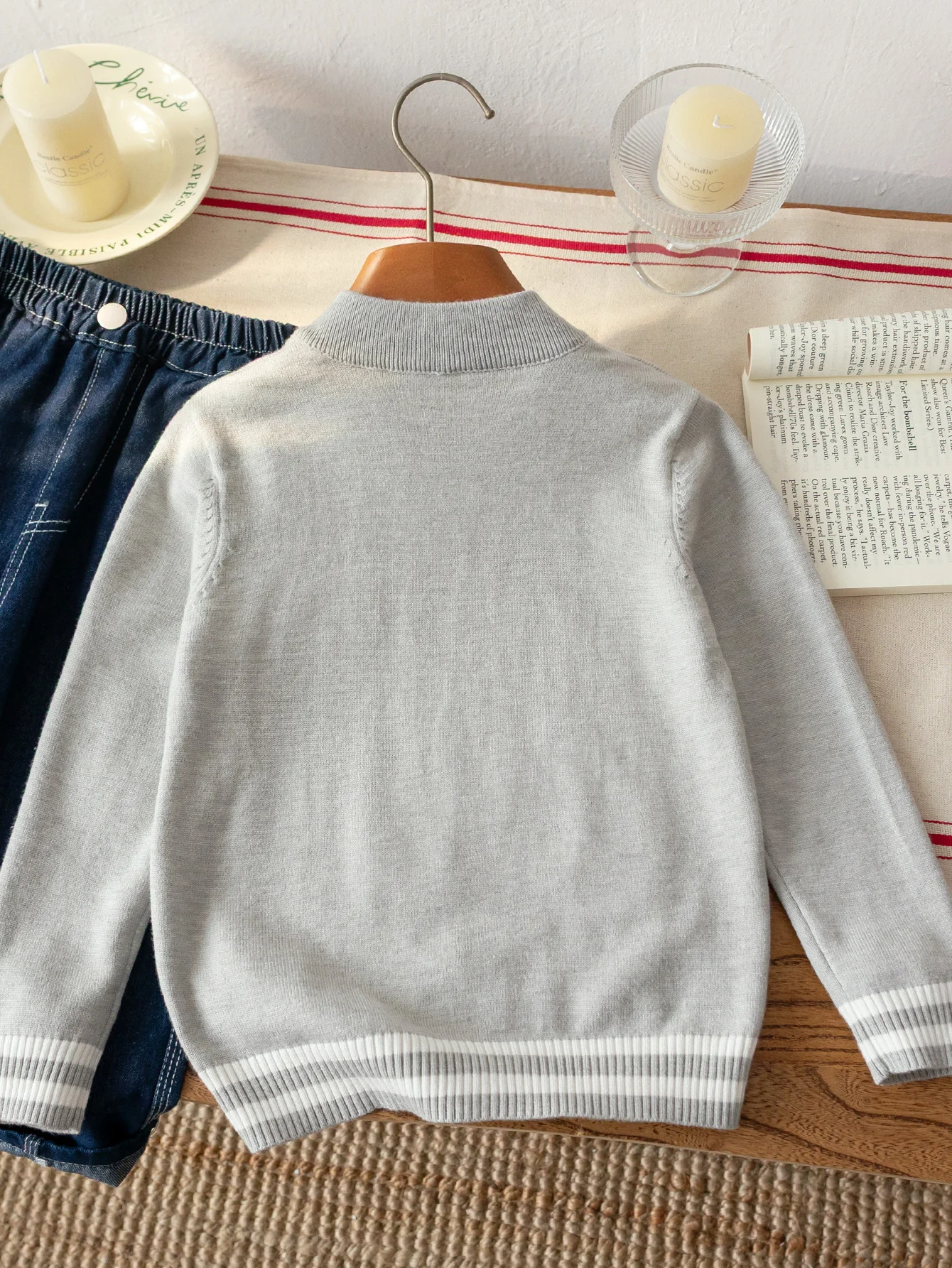 Boys' Long-Sleeved Knitted Cardigan with Vertical Stripe Texture Knitted Jacket Suitable for Campus Daily Life in Autumn and Win