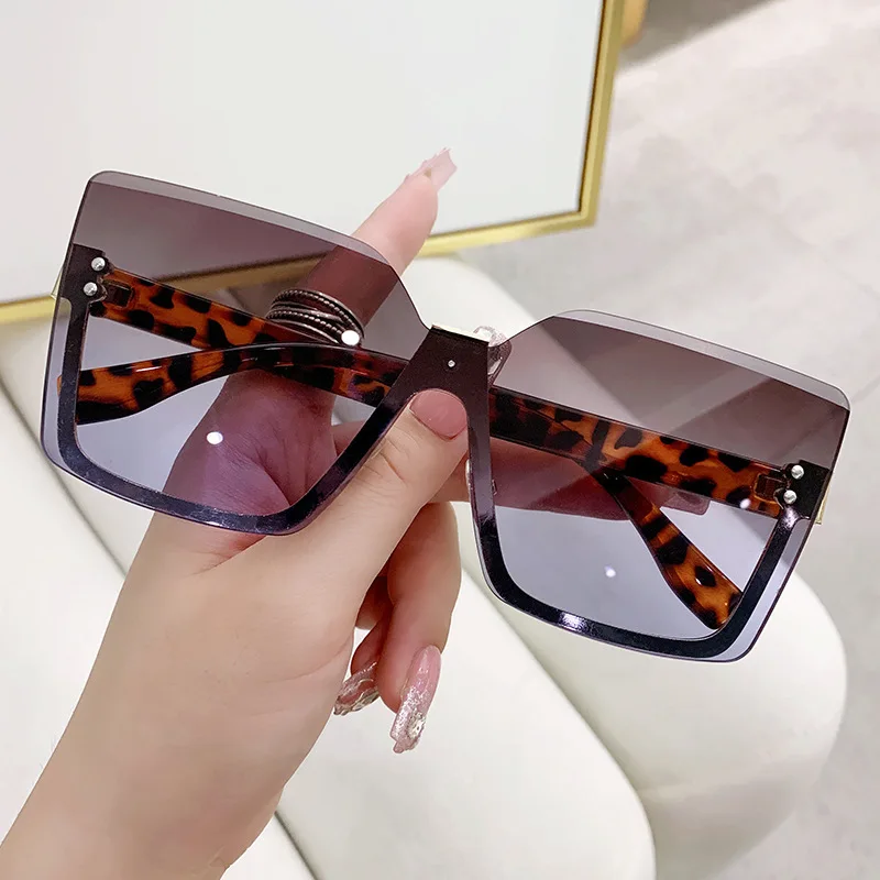 New Borderless Square Sunglasses Women's Brand Designer Fashion Sun Glasses Women Outdoor Travel Eyewear UV400 Oculos De Sol