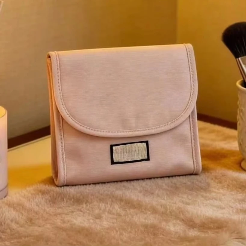 Soft Pink Magnetic Snap Flap Makeup Bag Nylon Makeup Storage Bag with Label Decoration, Luxurious Travel Beauty Or