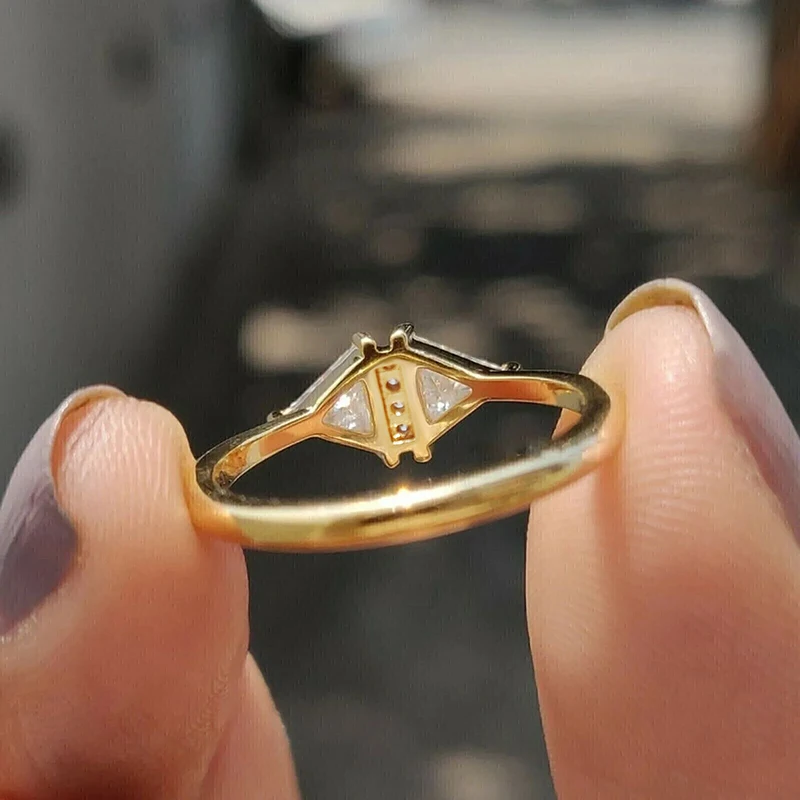 Huitan Chic Luxury Triangle Zirconia Ring Fashion Lady Gold Color Finger Jewelry for Engagement Bridal Wedding Band Accessories