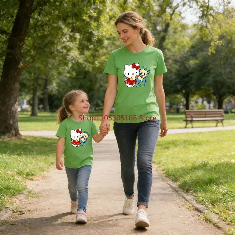 

Hello Kitty's Cute Printed Children's T-shirt for Summer Featuring A Round Neckline Made of Pure Cotton Suitable for Family Wear