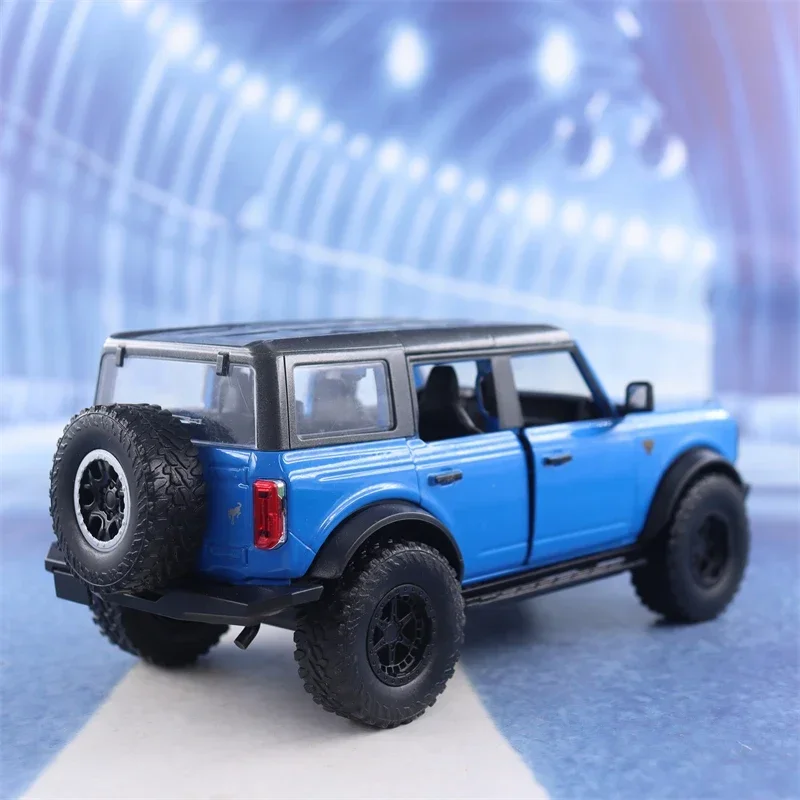 1:24 2021 Ford BRONCO High Simulation Diecast Car Metal Alloy Model Car decoration display collection gifts J323