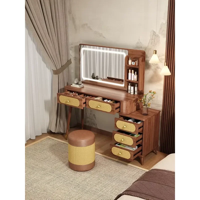 2025 New Arrival Antiqued Solid Wood Dressing Desk Modern Simple Bedroom Light Makeup Table for Hotel or Apartment