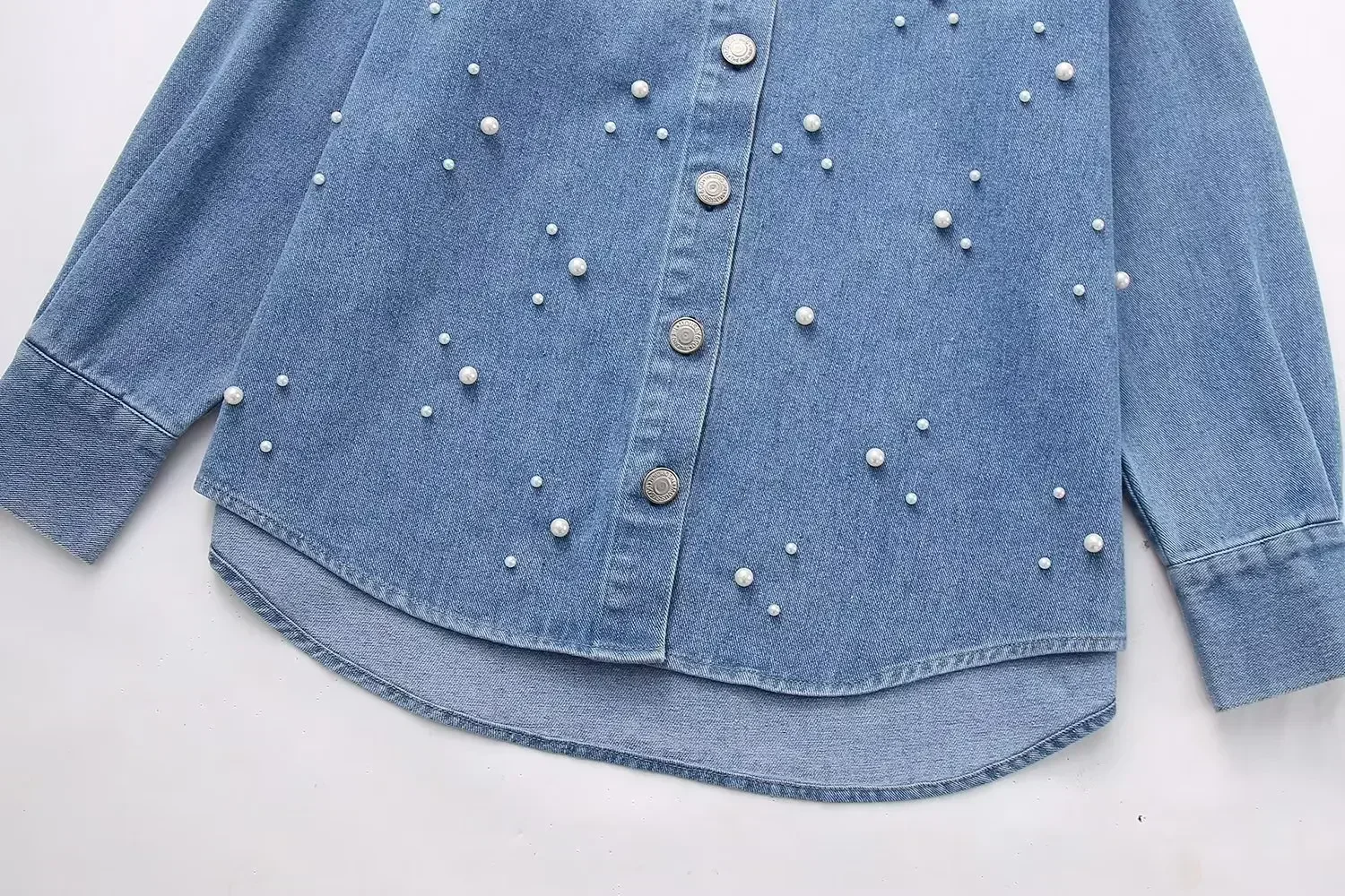 Blusas jeans assimétricas soltas para mulheres, manga comprida, de botões, camisas femininas, tops chiques, decoração de pérolas artificiais, nova moda, 2023