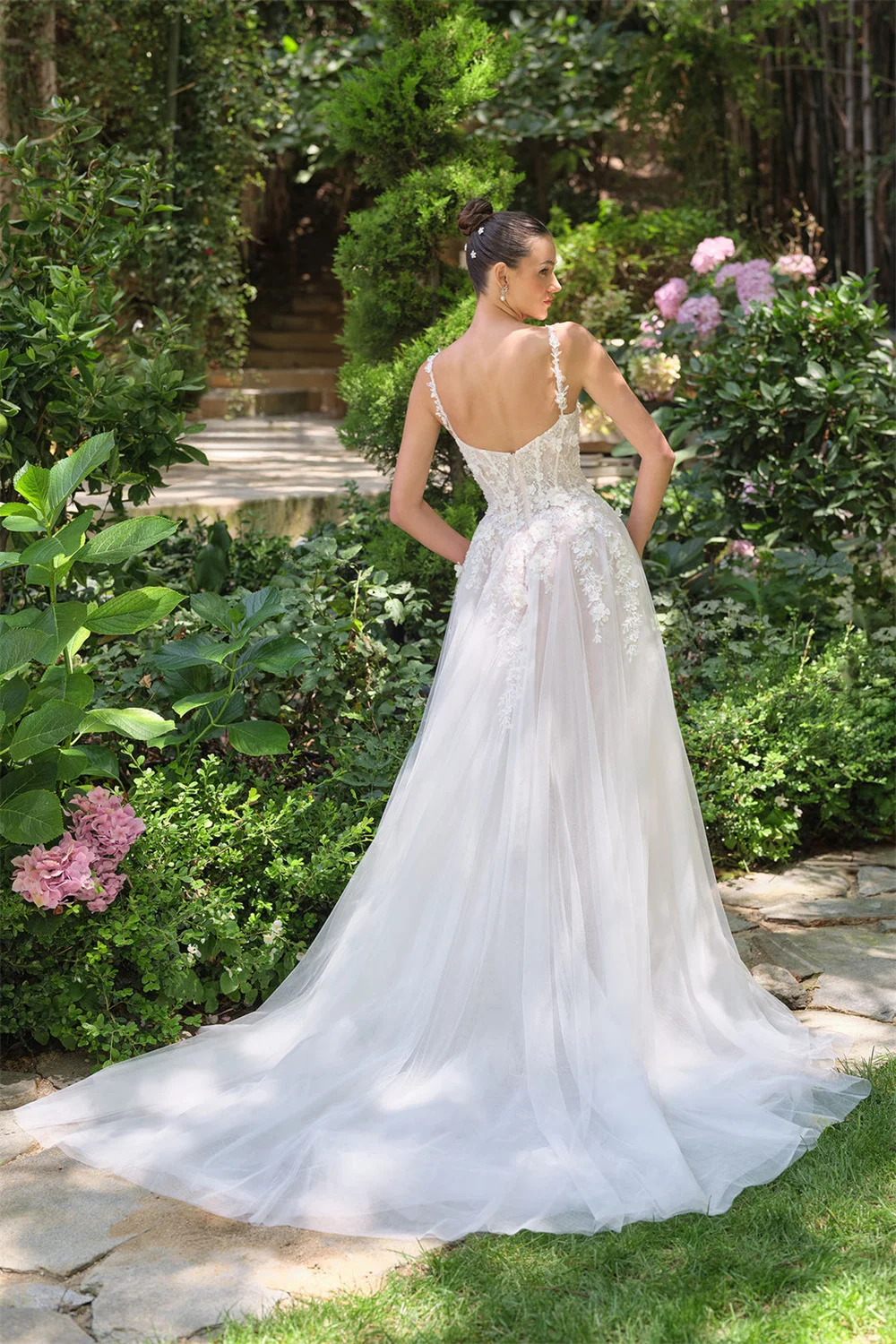 Tokyo Customized White Spaghetti Straps Wedding Dresses Sleeveless A-Line Bridal Gowns Elegant Side High Split Wedding Gowns