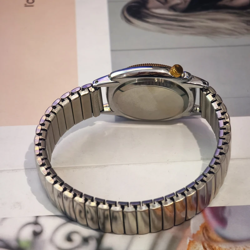 Jam Tangan Pasangan Terinspirasi Retro Tali Pegas Jam Tangan Kuarsa Wanita Jam Tangan Ringan Jam Tangan Pria Mewah Gelang Dapat Disesuaikan