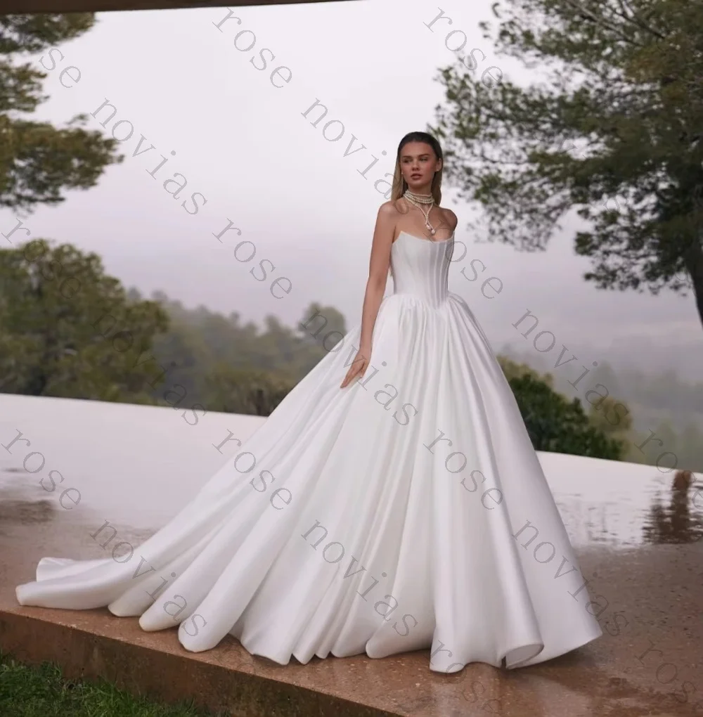 Customized Strapless White Satin Wedding Dress 2026 Luxurious Sweetheart Collar Tight Corset with Pleated Large Tail Bridal Gown