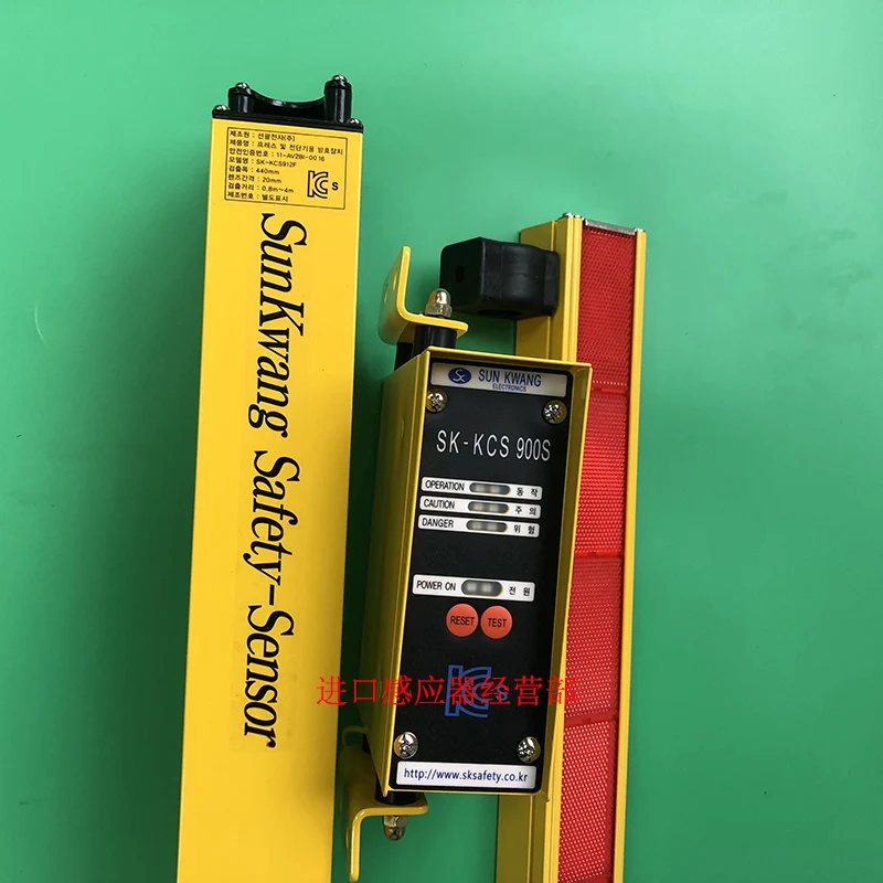 

Fake One Penalty Ten Fresh Light SUNKWANG SK-KCS900S Light Curtain Controller Original Genuine