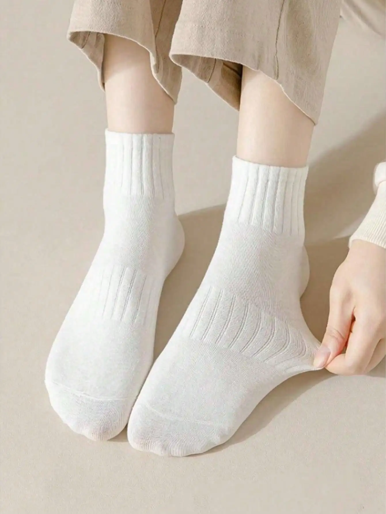 Klassische, schwarz-weiße Damen-Kurzsocken, Damensocken in großen Größen (36–44), bequeme und atmungsaktive Socken für Frühling und Sommer, Sportlicher Stil, Socken bis zur Mitte der Wade, Herrensocken, Paar-Socken, Freizeitsocken, vielseitige Socken. – Detail 8