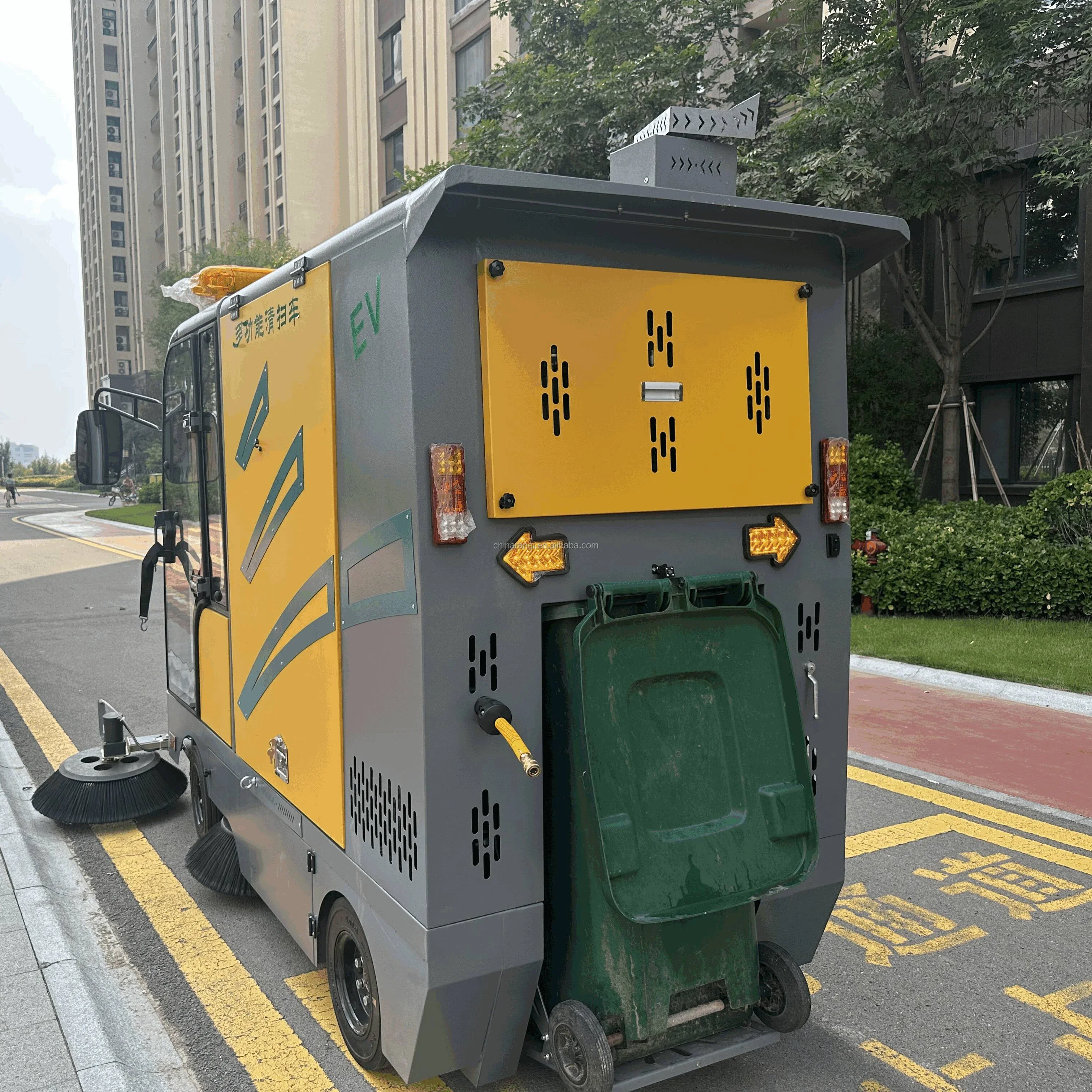 2026 2025 New High Quality Electric Road Sweeper Full-Closed Automatic Cleaning Battery-Powered Floor Sweeper for Urban & Airpor