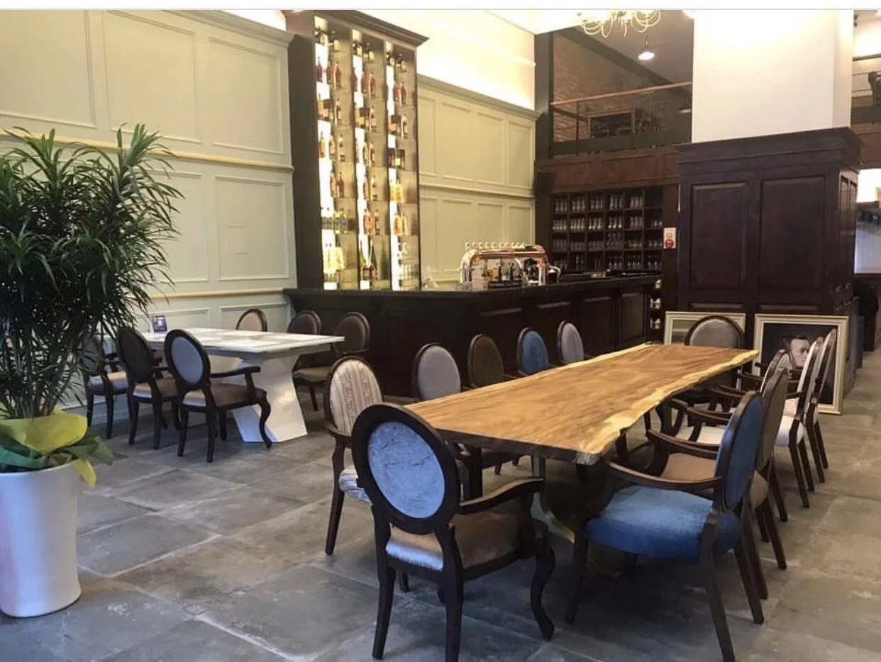 Premium Solid Wood Table Top (Optional Acacia Walnut) Hot-Selling Live Edge Suar Wood Slab Table Top