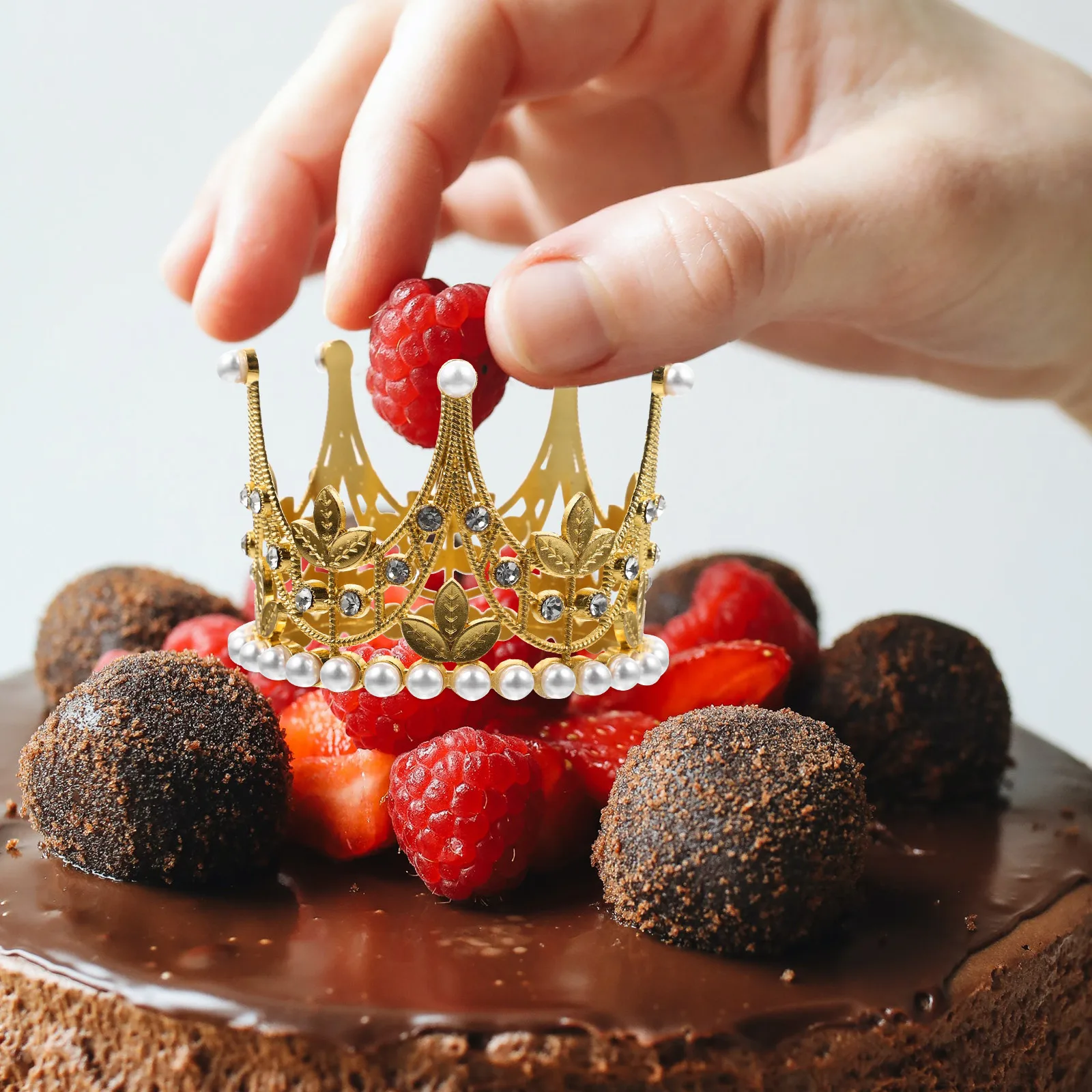 

Crown Decoration Inlaid Cake naments Pearl Crown Cake Decor HG136 Gold Alloy Birthday Wedding Bridal Shower Party Decorations