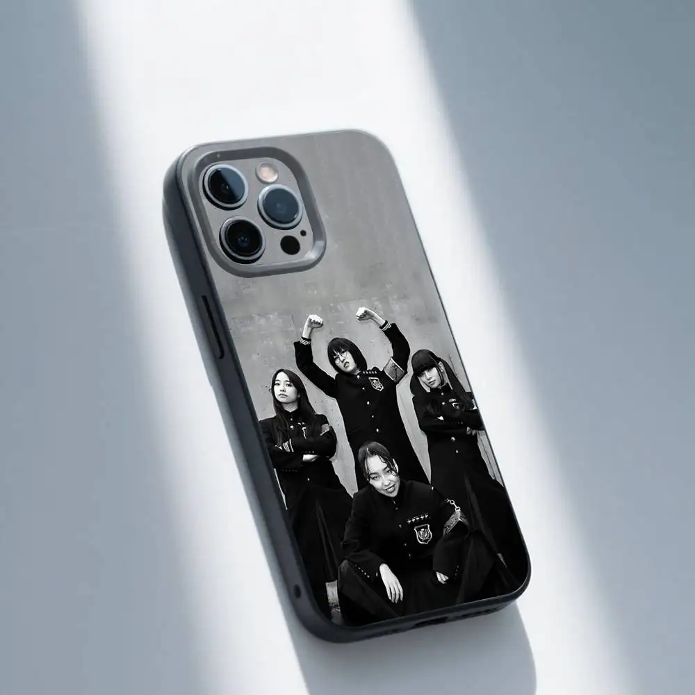 حافظة هاتف ATARASHII GAKKO Suzuka Jpop لهاتف iPhone 16,15,14,13,12,11,Pro,Max,Plus,X,XS,SE,E,Mini,Soft Silicone Black Case